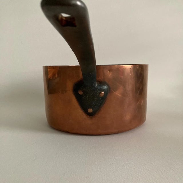 Circa 1890s, "A La Ménagère (1863-1899) B. Bonne Nouvelle 20" Antique French Copper Pot - "Arrow" Shape Handle For Sale - Image 13 of 15