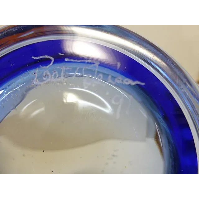Early 20th Century 1991 Peet Robinson Iridescent Ribbon Signed Art Glass Footed Blue Bowl For Sale - Image 5 of 5