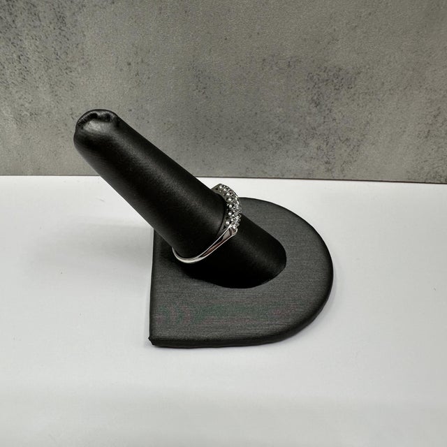 Contemporary 7 Stone Diamond Ring in 14kt White Gold – 0.30ctw Gh vs/Si Diamonds, Size 9 For Sale - Image 3 of 5