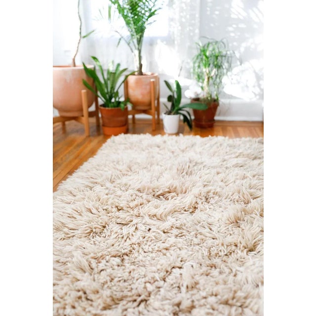 Reversible Natural White Shag Moroccan Wool Rug With Light Dusty Rose, Mauve, Sienna Striped Back 4x6 For Sale - Image 12 of 13