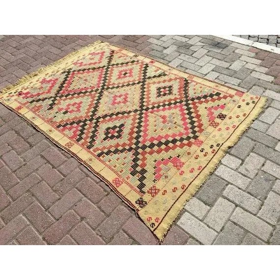 Vintage Handwoven Turkish Kilim Rug - 4′5″ × 6′3″ For Sale - Image 4 of 6