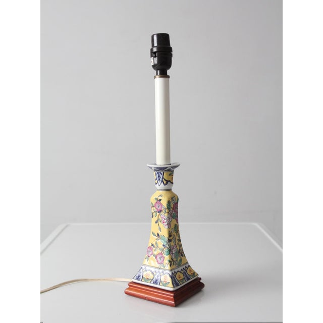 Mid 20th Century Vintage Chinoiserie Floral Ceramic Table Lamp For Sale - Image 5 of 18