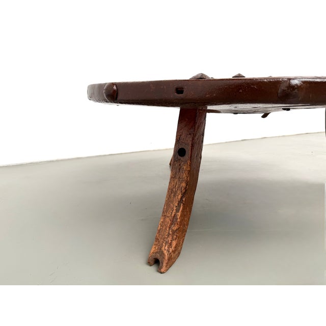 Brazilian Folk Art Brutalist Circular Coffee Table in Wood, 1950s For Sale - Image 6 of 18