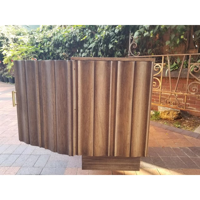 Tommy Parzinger Credenza in Mahogany Wood For Sale - Image 17 of 18