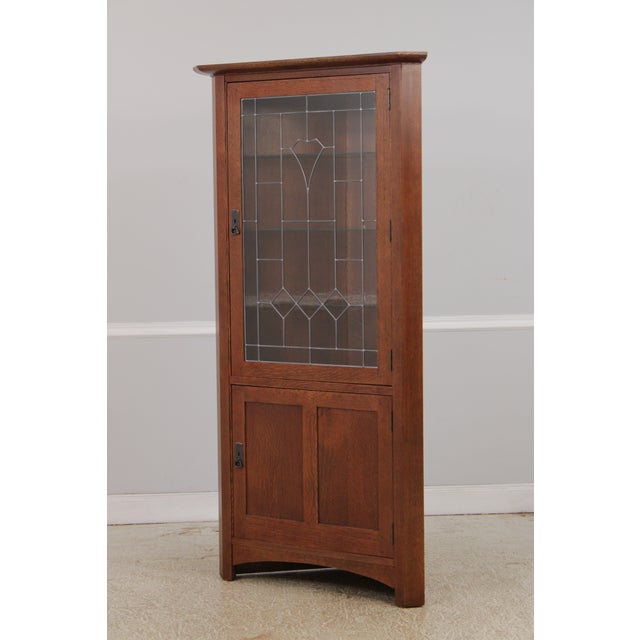 Mission Stickley Mission Oak Leaded Glass Corner Cabinet For Sale - Image 3 of 18