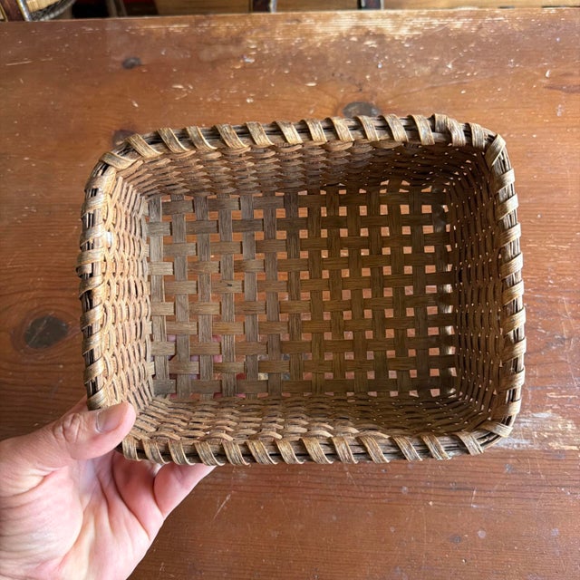 A Antique Pennsylvania Rectangular Splint Oak or Ash Basket, Circa 1900 For Sale - Image 17 of 18