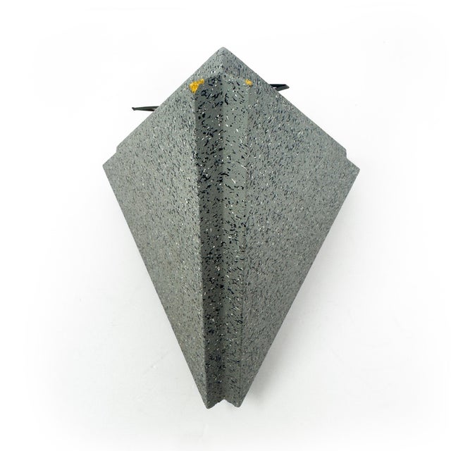 1980s Postmodern Triangular Mantel Clock With Splatter Finish For Sale In New York - Image 6 of 7