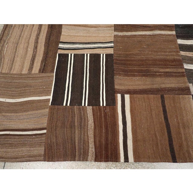 Mid 20th Century Mid-20th Century Turkish Flatweave Kilim Room Size Carpet For Sale - Image 5 of 8
