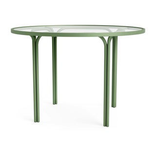 Brown Jordan Kantan Aluminum 42" Round Dining Table - Glass Top in Bay Leaf For Sale