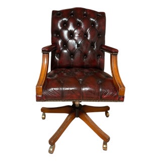 English Chesterfield-Style Swivel Chair For Sale