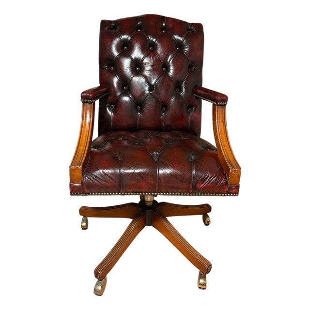 English Chesterfield-Style Swivel Chair For Sale