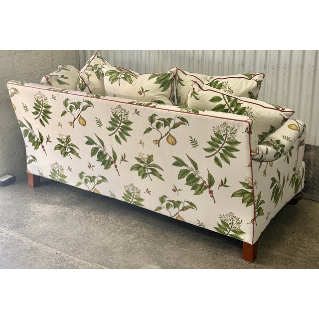 Impeccably crafted loveseat / sofa by Henredon. Features tight back , loose seat cushions, bun feet and rolled arms - 5...