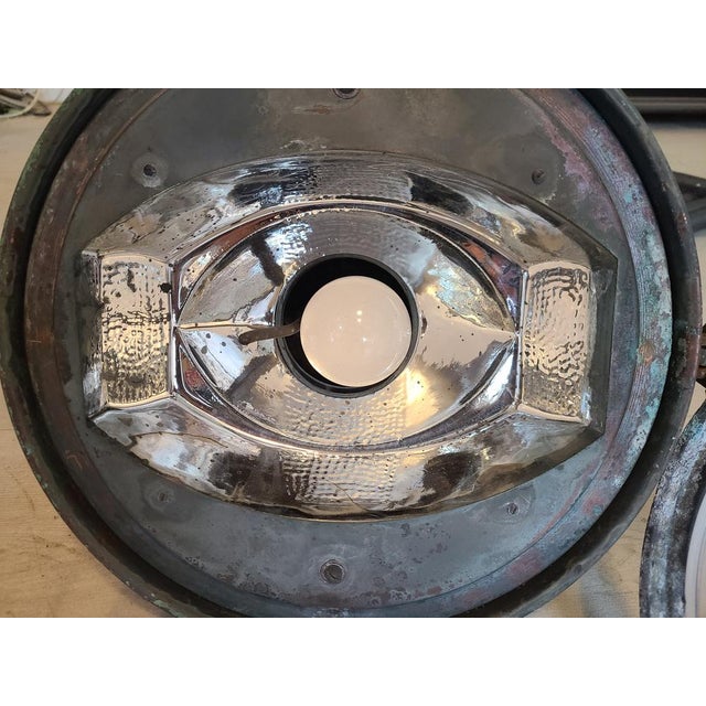 Copper reverbery of the 20s with its period patina! There is inside a mirror glass reflector. Holophane type glass globe....