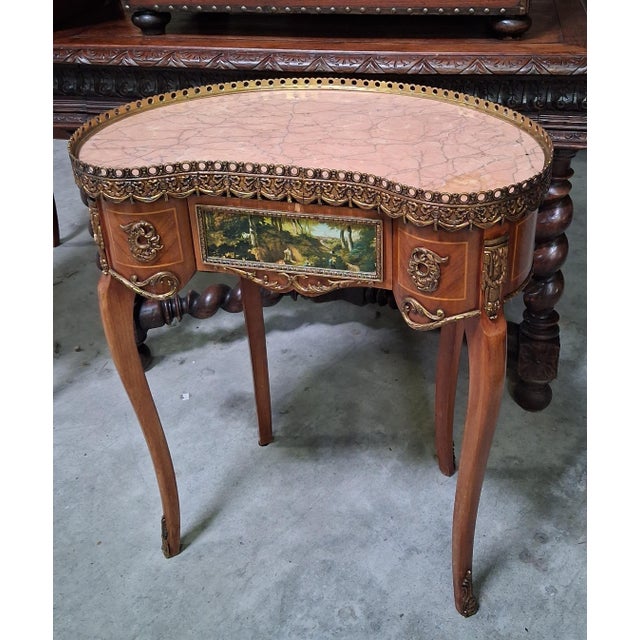 Louis XV Kidney-Shaped Desk in Marquetry and Gilt Bronze, 1920s For Sale - Image 3 of 9