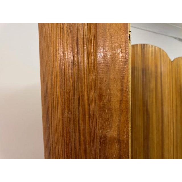 Wood French Art Deco Pine Screen attributed to Baumann Fils et Cie, Melun-Paris, 1940s For Sale - Image 7 of 12