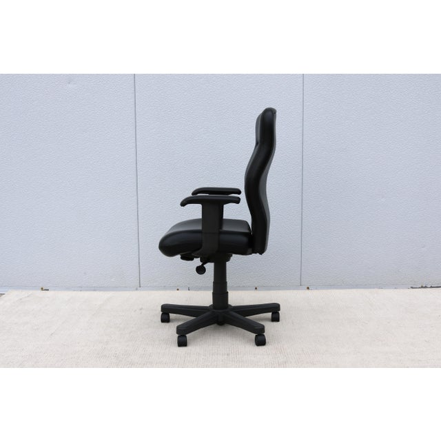 Knoll Bulldog Executive Ergonomic Office Desk Chair in Black Leather, Adjustable For Sale - Image 11 of 18