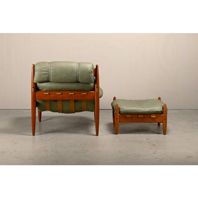 1960s Set of Oak and Leather Lounge Chair in the style of Sergio Rodrigues and Jean Gillon, 1960s For Sale - Image 5 of 18
