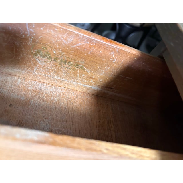 Raymond Loewy 1950s Mengel Permanized Mid-Century Cerused Oak Nightstand / Bedside Chest — Original Finish For Sale - Image 4 of 8