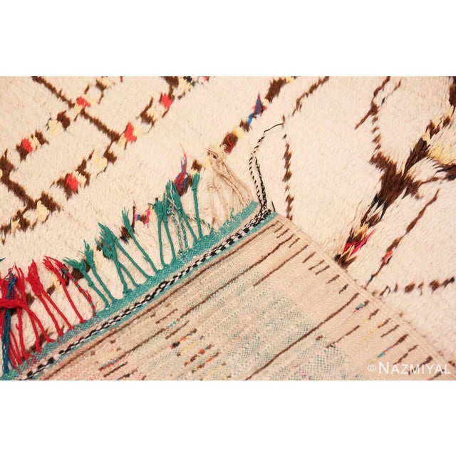 Mid 20th Century Nazmiyal Collection Mid Century Modern Vintage Ivory Tribal Moroccan Rug For Sale - Image 5 of 5