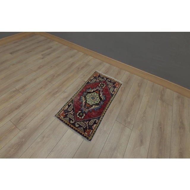 Traditional 1980s Turkish Red Medallion Doormat Rug For Sale - Image 3 of 11