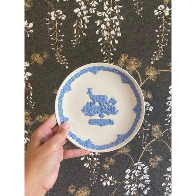1960s Mother 1979 Wedgwood Plate or Decorative Dish For Sale - Image 5 of 5