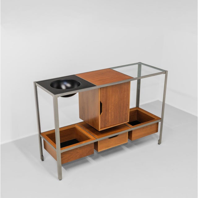 Sleek Robin Day modular walnut and grey metal console table sideboard for Habitat. Circa 1990. A well proportioned modular...