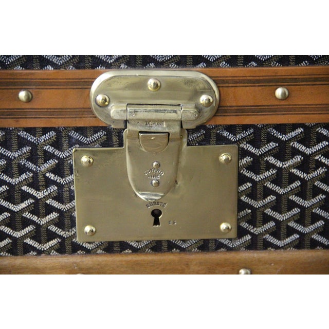 Goyard Vintage Herringbone Canvas Trunk from Goyard, 1920s For Sale - Image 4 of 18
