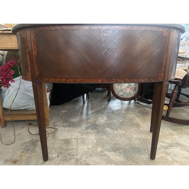 Vintage Sheraton Revival Kidney-Shaped Mahogany Desk With Satinwood Inlay For Sale In Miami - Image 6 of 6