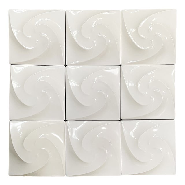 Italian Modern Spiral Shape Modular Wall Lamps in White Acrylic Glass, 1980s, Set of 9 For Sale