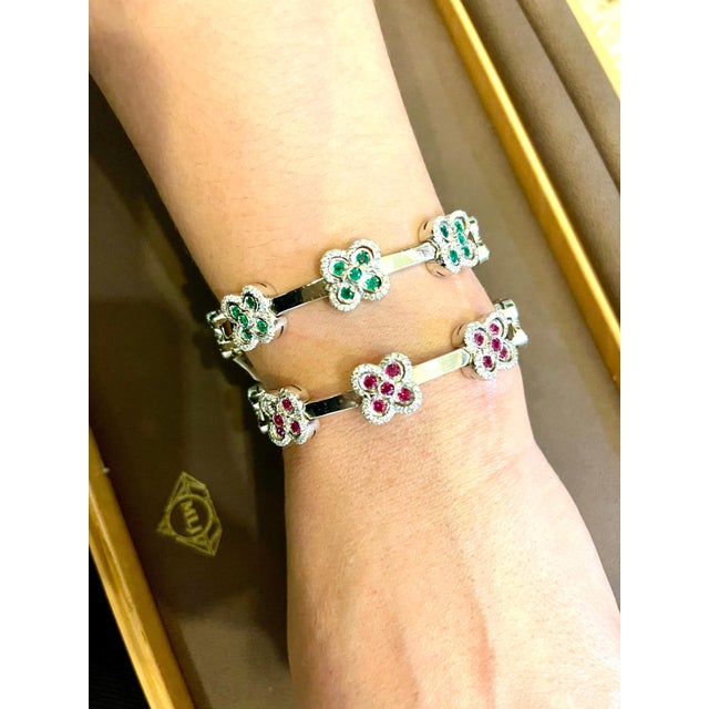 Emerald and Diamond and Gold 37 Grams Cuff Bangle /Bracelet in 18 Karat Gold For Sale - Image 11 of 18