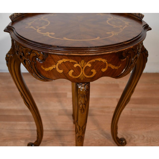 1920s Antique French Louis XV Walnut & Satinwood Inlay Side / End Table For Sale - Image 4 of 10