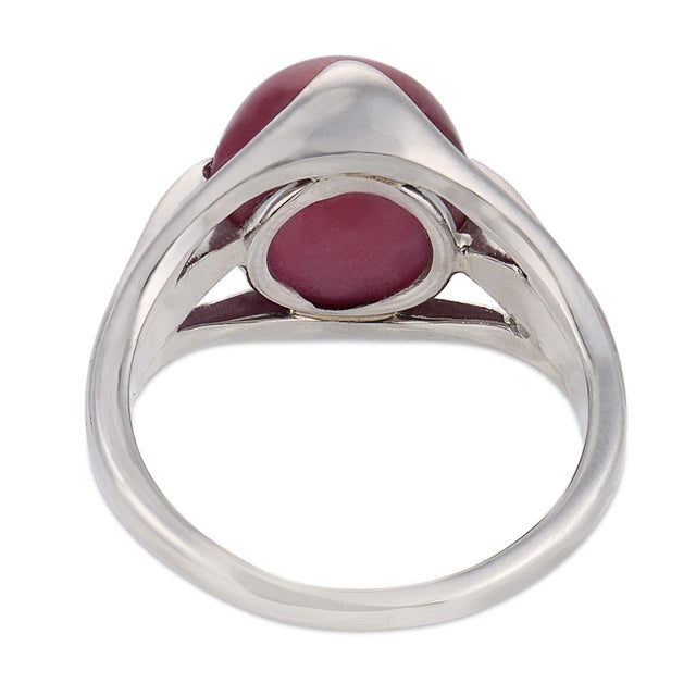 1930s Art Deco 6.10 Carat Cabochon Ruby Platinum Ring, Size 5 For Sale In Los Angeles - Image 6 of 6