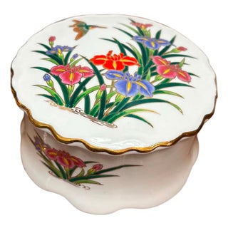 Vintage Japanese Porcelain Trinket Box With Hand-Painted Iris & Hummingbird Motif For Sale