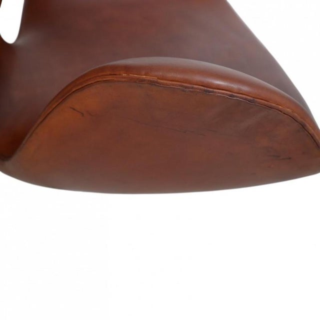 Vintage Swan Chair in Leather by Arne Jacobsen, 1969 For Sale - Image 9 of 16
