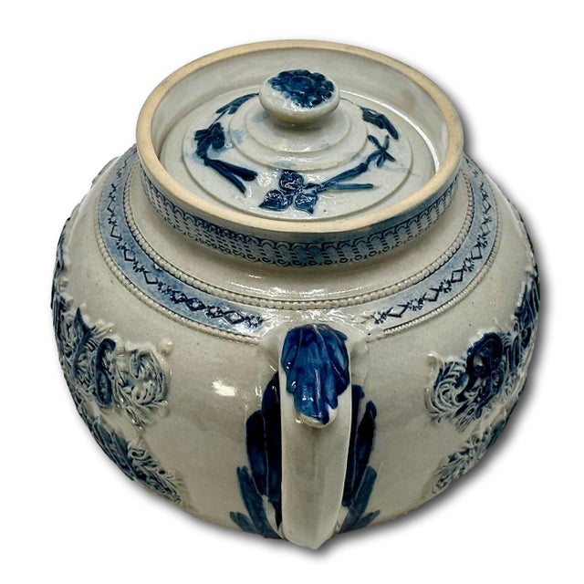 Antique American Stoneware Boston Home the of the Bean & Spirit of 76 Bunker Hill Baked Bean Pot in Pristine Condition For Sale - Image 15 of 18