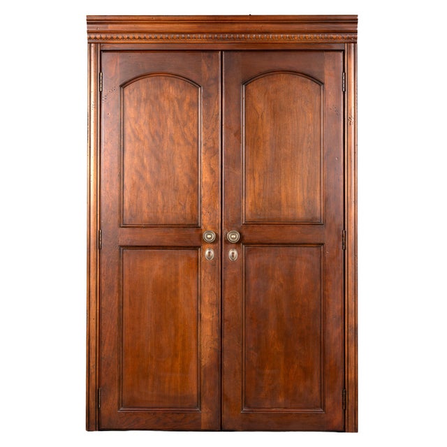 Hekman Furniture 1990s Hekman Cherry Finish Corner Storage Cabinet / Bookcase | Model 5330-2446 | Open Shelving Sides + Enclosed Center | Excellent Condition For Sale - Image 4 of 18