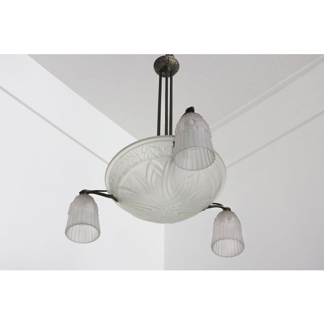 Art Deco French Chandelier in Silvered Bronze by Muller Frères, 1925 For Sale - Image 11 of 11