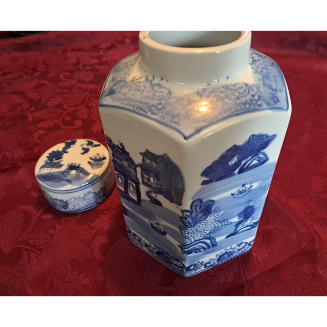1970s 1970s Mid-Century Modern Hexagon Blue Willow Ginger Lidded Jar For Sale - Image 5 of 18