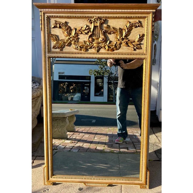 This Vintage Hollywood Regency Italian Paint & Giltwood Mirror adds the perfect touch of vintage glamour to any space.