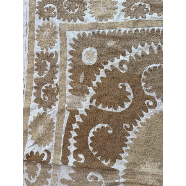 1960s Bohemian Neutral Tan Suzani From Tashkent 4'6'' X 4'10'' For Sale - Image 5 of 11