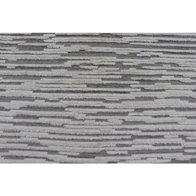 Abstract Large Modern Abstract Hi-Low Rug in Light Cream and Dark Gray For Sale - Image 3 of 11