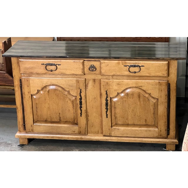 1980's Bausman & Company bench made sidebord / server cabinet with three drawers on the top and two lower cabinet doors...