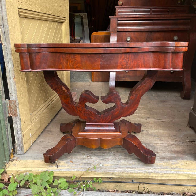 1800s Empire Period Crotch Mahogany Flip-Top Game Table For Sale - Image 11 of 12