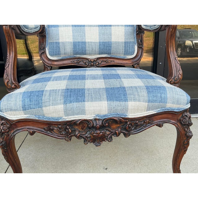 French Antique French Louis XV Style Walnut Bergere Chairs in Blue & White - Pair For Sale - Image 3 of 13
