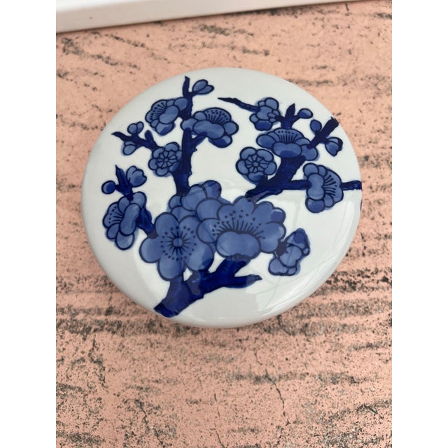 Modern Late 20th Century Blue & White Floral Round Porcelain Box For Sale - Image 3 of 5