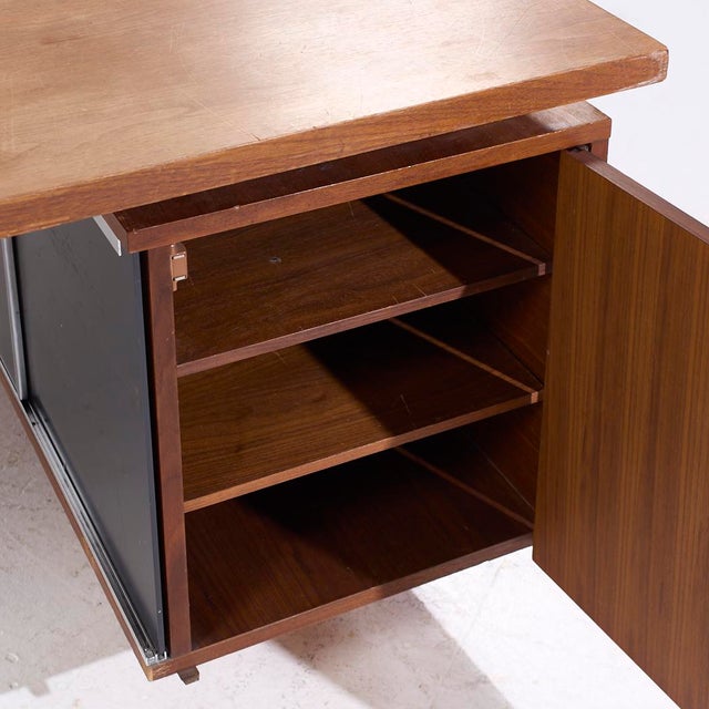 George Nelson for Herman Miller 9000 Series Mid Century Walnut Desk and Return For Sale - Image 9 of 11