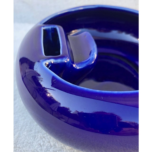 Vintage Hall China Company Cobalt Ashtray With Integrated Matchbook Holder and Cigarette Rest For Sale In Los Angeles - Image 6 of 7