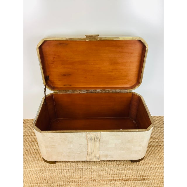 Vintage 1980s Cream Tessellated Stone & Rattan Reed and Brass Lidded Trunk Chest Table by Maitland Smith For Sale - Image 12 of 12