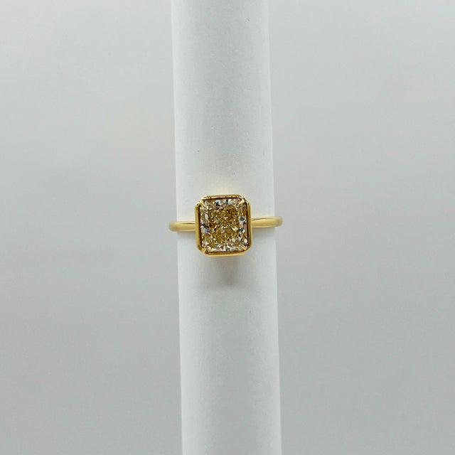 Gia 3 Carat Yellow Diamond Radiant Bezel Prong Ring in 18k Yellow Gold, Size 6.75 For Sale In Los Angeles - Image 6 of 8