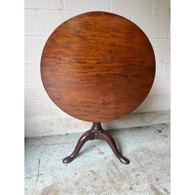 Early 19th Century English Geogre Style Mahogany tilt Top Pedestal Table. Queen Anne Style Mahogany Tilt-Top Table. Solid...